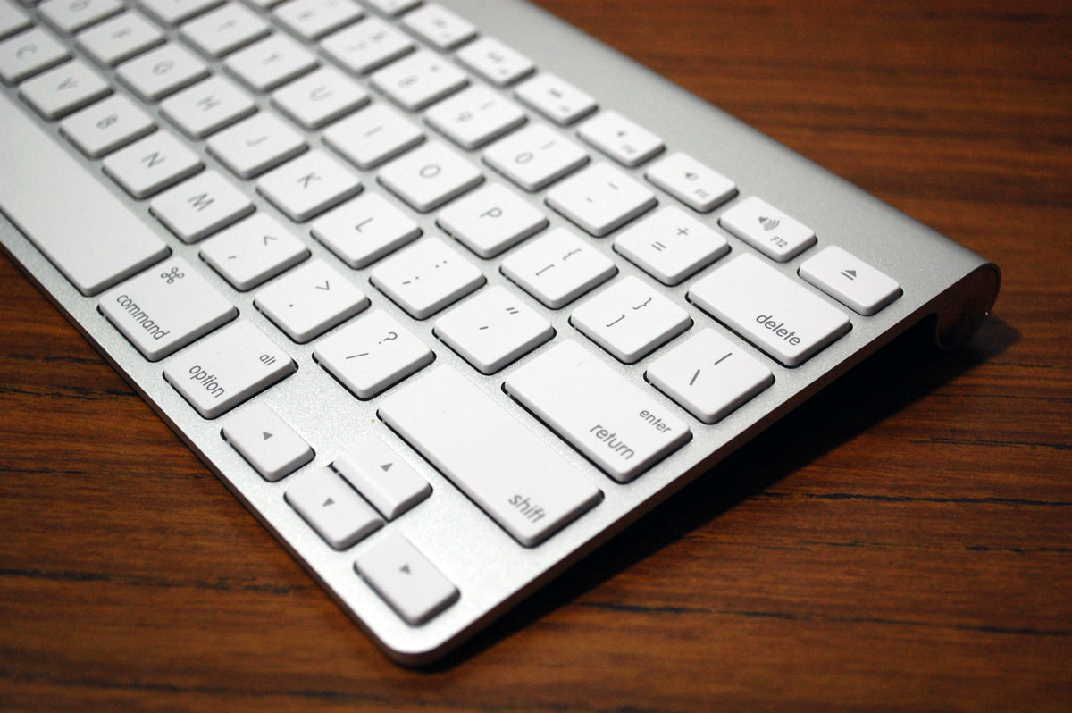 MAGIC KEYBOARD APPLE